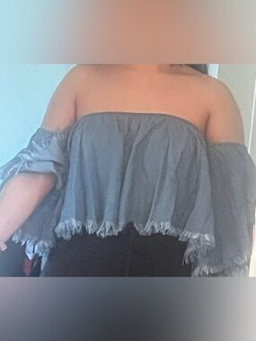 FREE w/ 70$+ Off-Shoulder Frayed Hem Top in Denim Blue